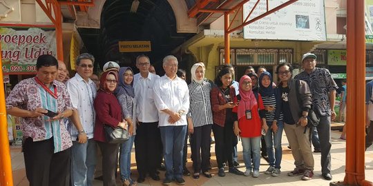 Ditanya soal Pilgub Banten, Airin malah ajak wartawan foto bareng