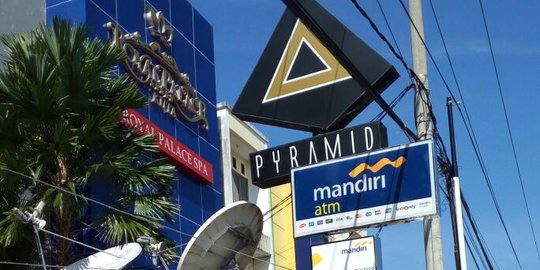 Anggota klub SATUDARAH juga merusak diskotek di Legian