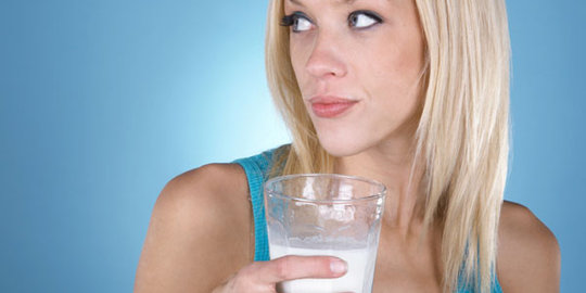 Minum susu bikin asam lambung naik? Ini jawabannya