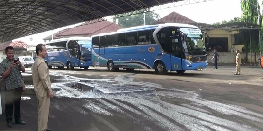 2 Bus rombongan haji ketinggalan gara-gara sopir kelaparan