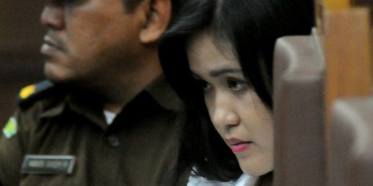 Ekspresi murung Jessica saat lihat CCTV diputar di persidangan