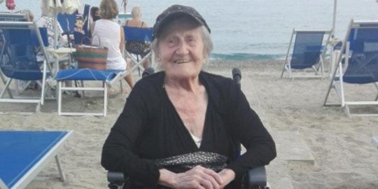 Kisah haru nenek 104 tahun melihat laut pertama kali