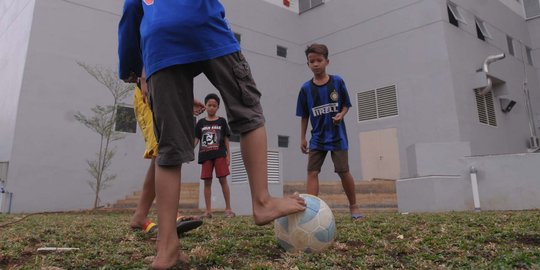 Ahok janji juara turnamen Rusun berlatih sepak bola ke Spanyol