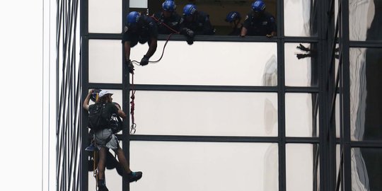 Aksi nekat pria panjat gedung Trump Tower bikin NYPD kewalahan