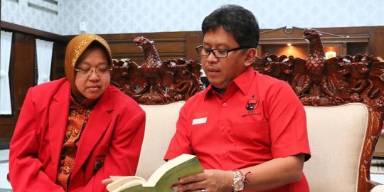 Siswi SD menangis dan meminta Risma tak tinggalkan Surabaya