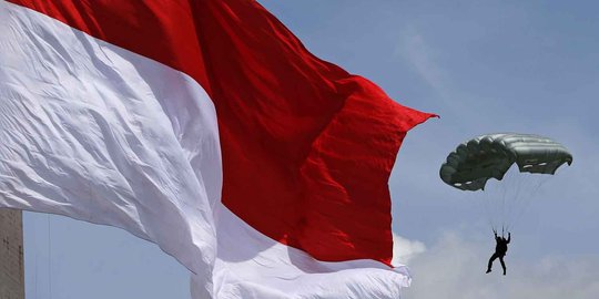 HUT RI ke-71, bendera pusaka diarak dari Monas ke Istana