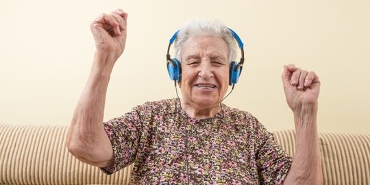 menyukai musik rev1