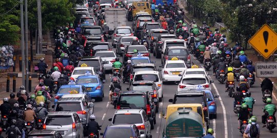 Kejadian unik bikin Jakarta macet, melibatkan tank dan pesawat