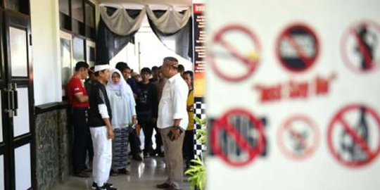 Pelajar SMA 3 purwakarta dikeluarkan gara-gara bawa mobil 