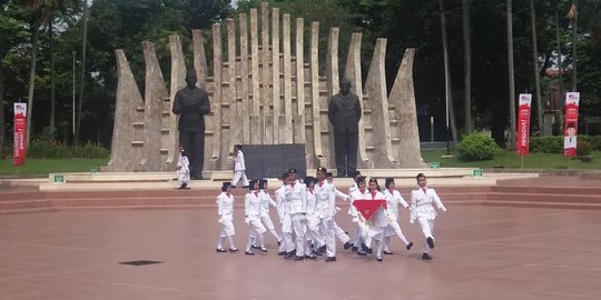 Ikut lomba Paskibra, siswa SMA 68 latihan 3 bulan