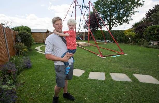 colin furze dan ayunan