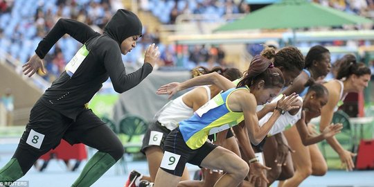 Pantang menyerah, perjuangan pelari berhijab bikin haru dunia
