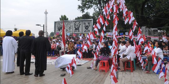 Aksi ke-124 jemaat GKI Yasmin dan HKBP gelar ibadah di depan Istana