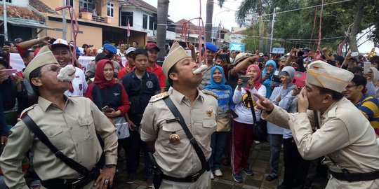 Lucunya aksi Wali Kota Tangerang ikut lomba makan kerupuk