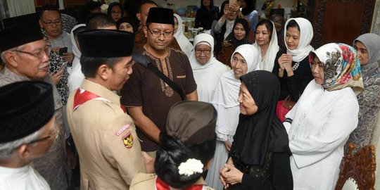 Jokowi melayat ke rumah duka mantan Menteri Koperasi dan UKM