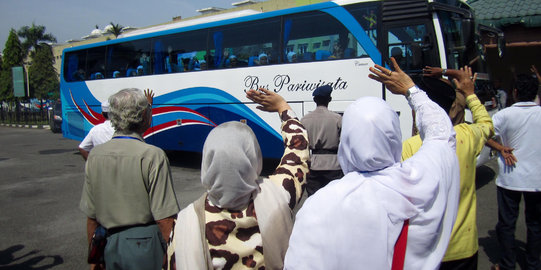 Bus salawat siap antar jemaah umrah dan salat