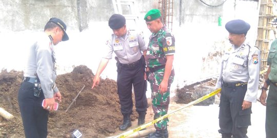 Saat gali pondasi, kuli bangunan di Malang temukan granat aktif