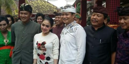 Cerita si manja Syahrini ditolak manggung di Bali