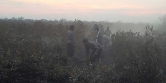Cerita Kapolda Riau ikut padamkan api di lahan sawit meski berpuasa