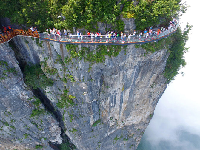 coiling dragon cliff di zhangjiajie national forest park