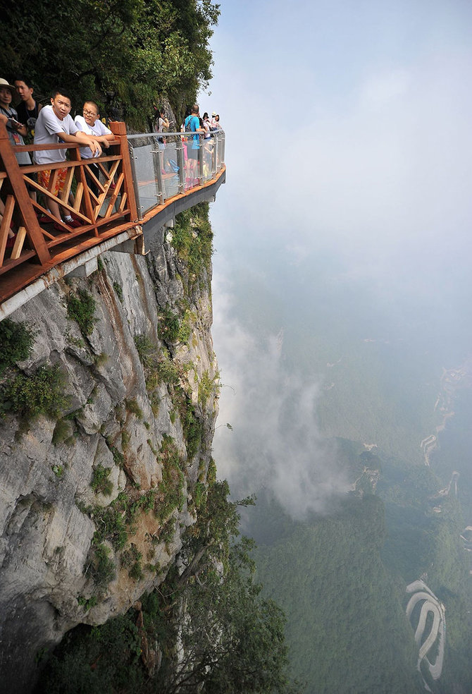 coiling dragon cliff di zhangjiajie national forest park