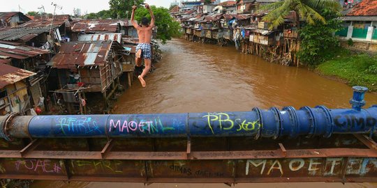 Wagub Djarot sebut warga tinggal di pinggir sungai rusak lingkungan