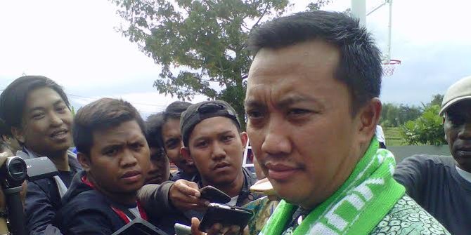 Menpora cukur rambut & kumis jika bulutangkis raih emas di 