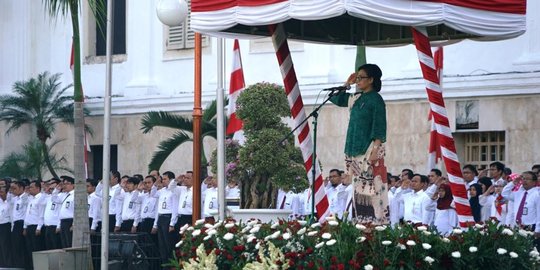 Pimpin upacara HUT RI, Menkeu Sri Mulyani tampil cantik berkebaya