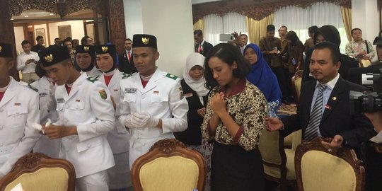 Jokowi izinkan Gloria gabung Paskibraka di upacara penurunan bendera