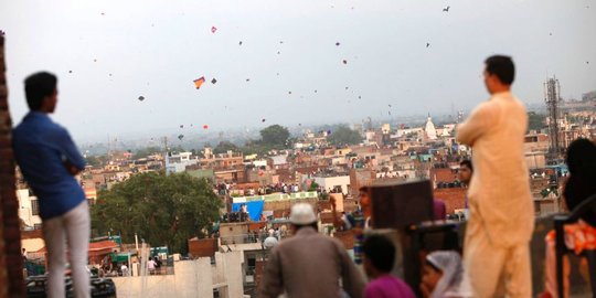 Tersambar senar layang-layang tajam, dua bocah di India tewas