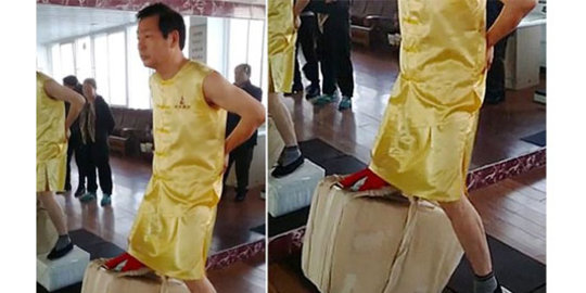 fu china ayunkan bata dengan buah zakar rev1