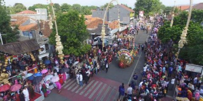  Rasa Sunda di pawai  mobil  hias Purwakarta merdeka com