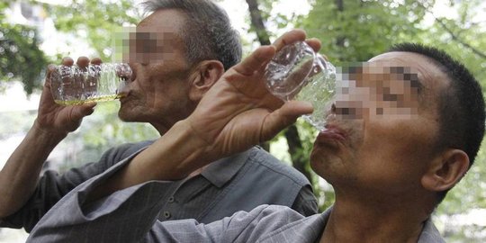 Dilarang pemerintah China, peminum air kencing justru bertambah
