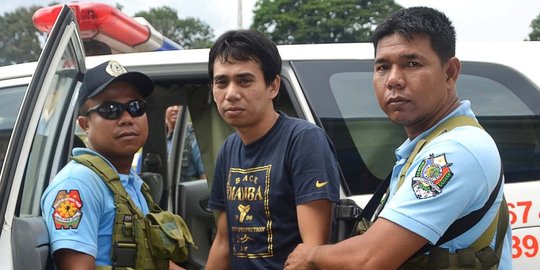 dari abu sayyaf dengan cara berenang ke laut rev3