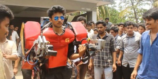 Mahasiswa India bikin robot mirip Iron Man, bisa angkat beban 150 kg