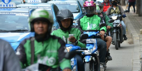 Driver ojek online ribut dengan sekelompok pemuda di Depok