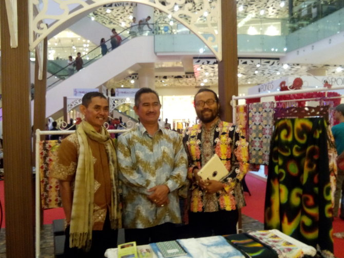  Batik  warna  alam khas Kota Tarakan merdeka com