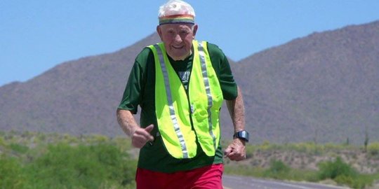 (Video) kakek 93 tahun ini berhasil lari lintasi dataran Amerika