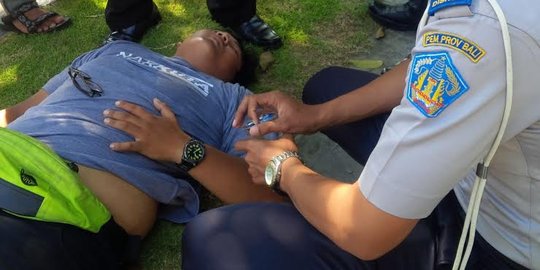 Pemotor di Badung mendadak pingsan saat kena razia gabungan