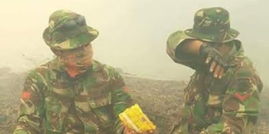 Pratu Wahyudi bukti nyata TNI bertaruh nyawa padamkan api