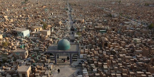 Mengunjungi Wadi al-Salam, kompleks makam terbesar di dunia