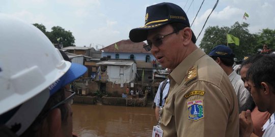 Ahok akan izinkan bangunan di atas sungai