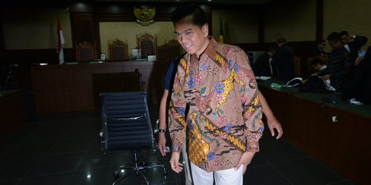 Sanusi didakwa terima uang suap Rp 2 M dan pencucian uang Rp 45 M