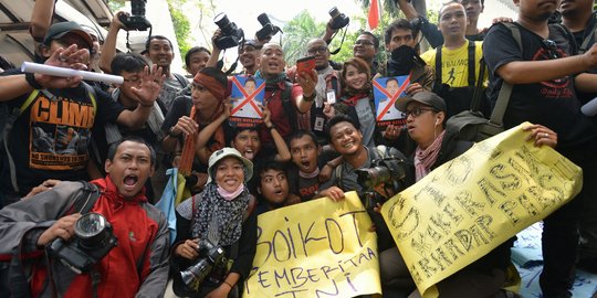 Aksi solidaritas jurnalis lintas media kecam kekerasan TNI AU