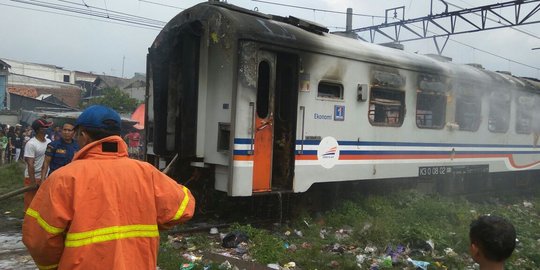 Kereta Kertajaya terbakar, 8 unit pemadam dikerahkan