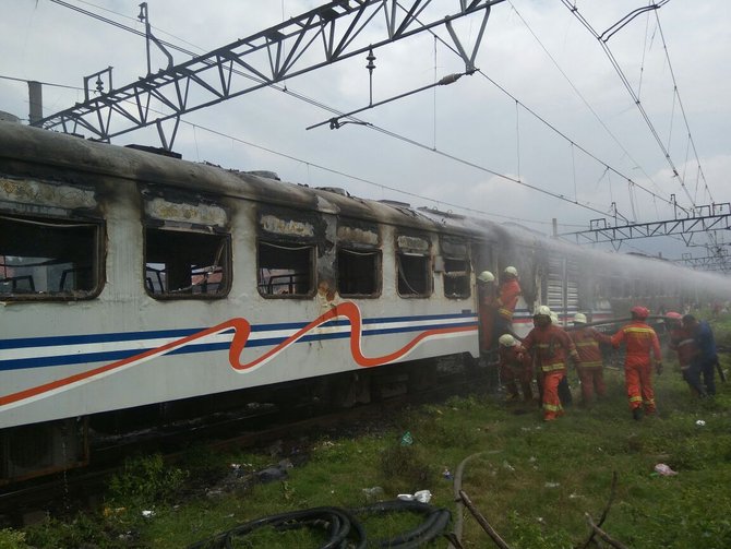 kereta kertajaya terbakar