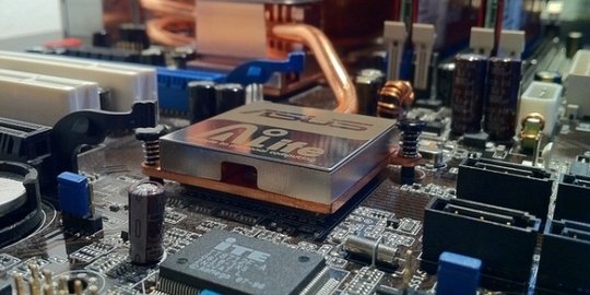 mudah untuk di upgrade dan jauh lebih murah daripada beli laptop baru rev2