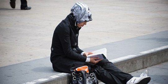 Baru sehari kerja di Jerman, wanita Palestina dipecat karena hijab