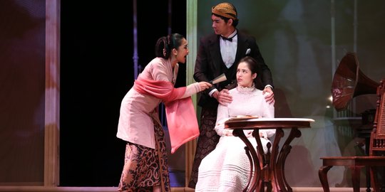 Mengenang Pramoedya lewat Teater Bunga Penutup Abad