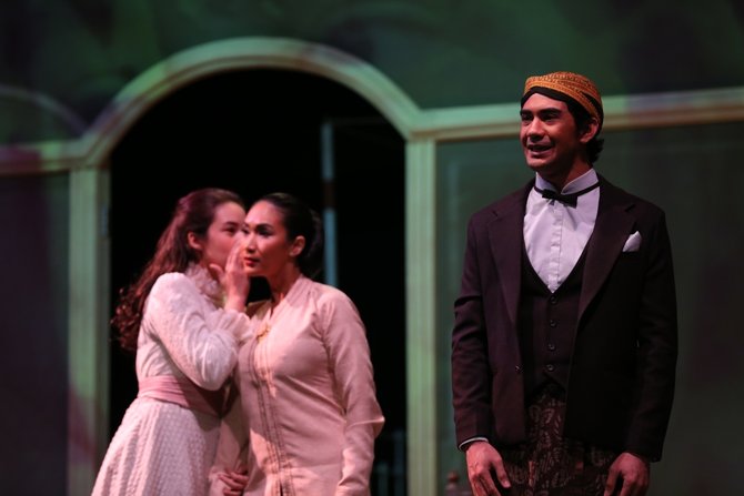 teater bunga penutup abad